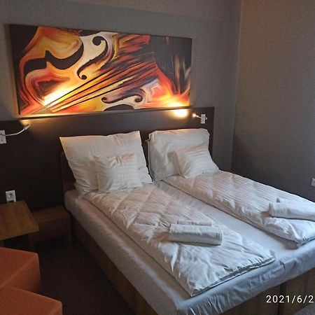 Svajci Lak Panzio Bed & Breakfast Nyíregyháza Eksteriør bilde