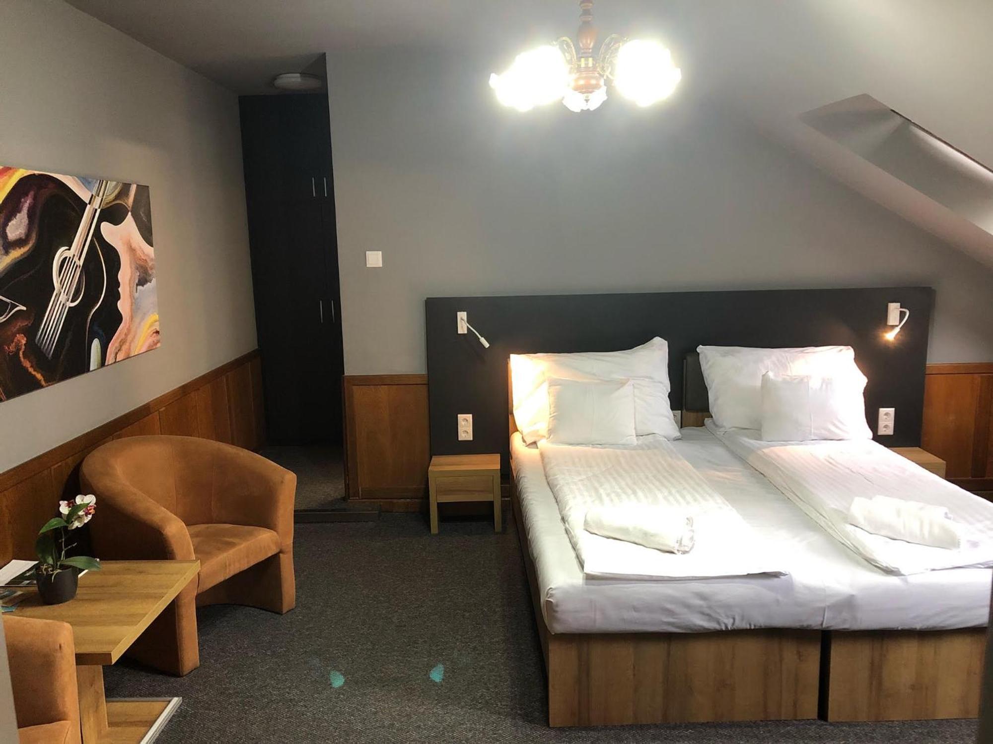 Svajci Lak Panzio Bed & Breakfast Nyíregyháza Eksteriør bilde