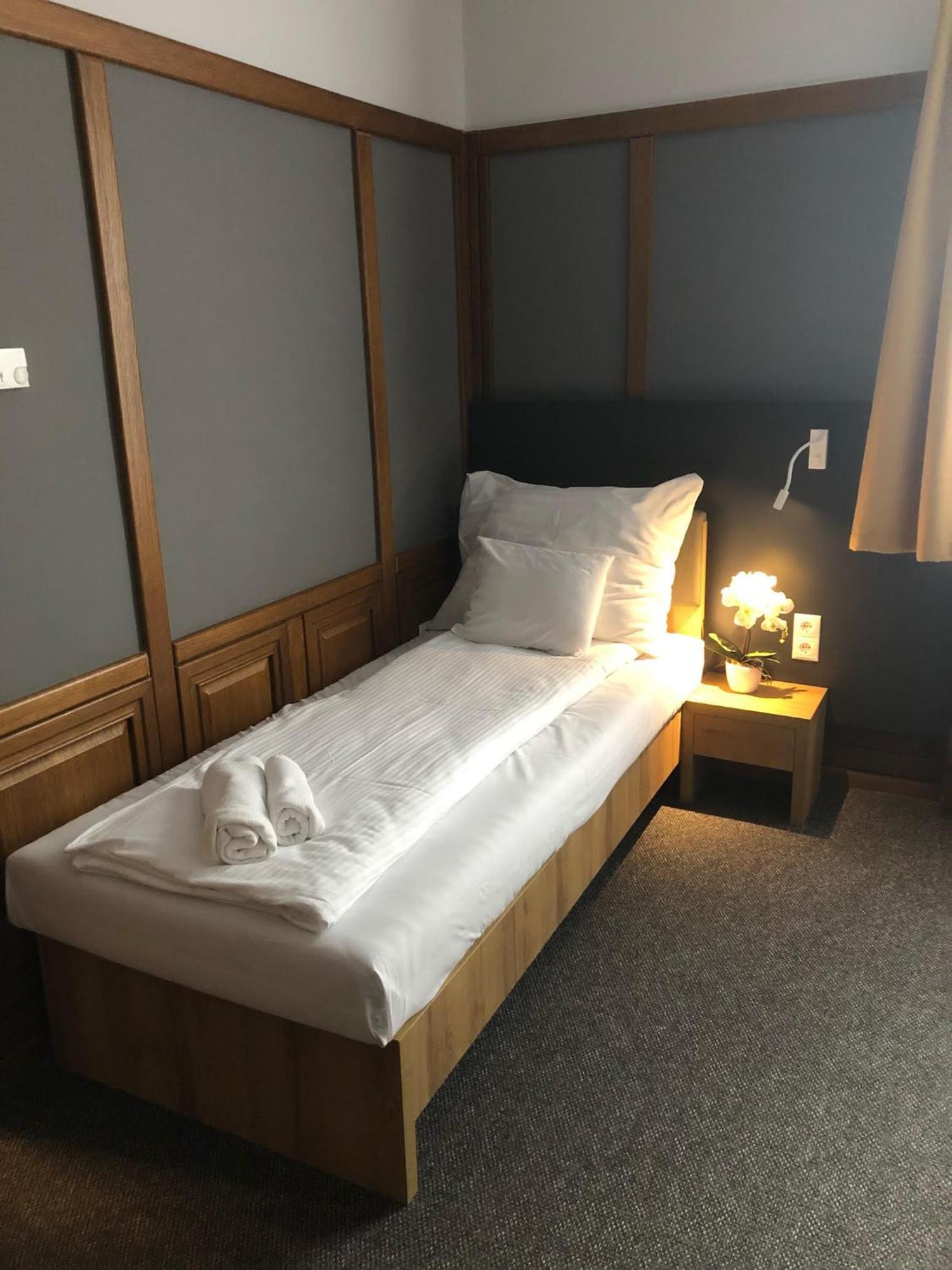 Svajci Lak Panzio Bed & Breakfast Nyíregyháza Eksteriør bilde