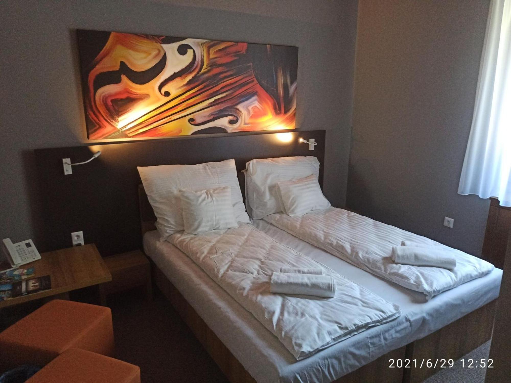 Svajci Lak Panzio Bed & Breakfast Nyíregyháza Eksteriør bilde