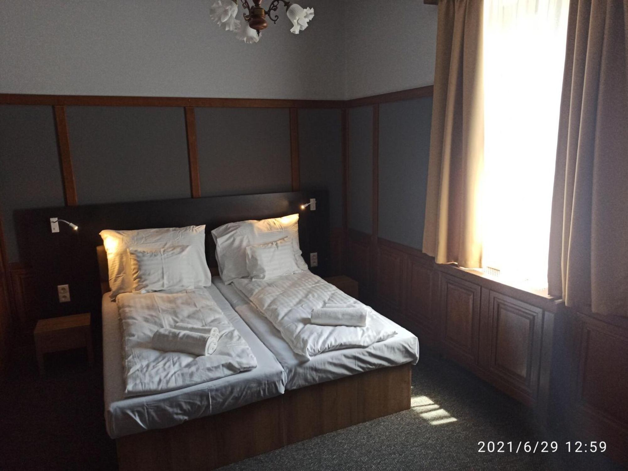 Svajci Lak Panzio Bed & Breakfast Nyíregyháza Eksteriør bilde